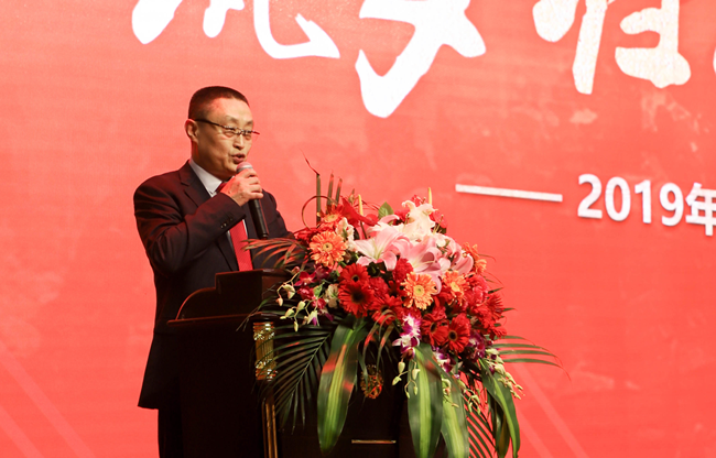 中鹏教育董事长高德全在2019年公司年会上演讲.png